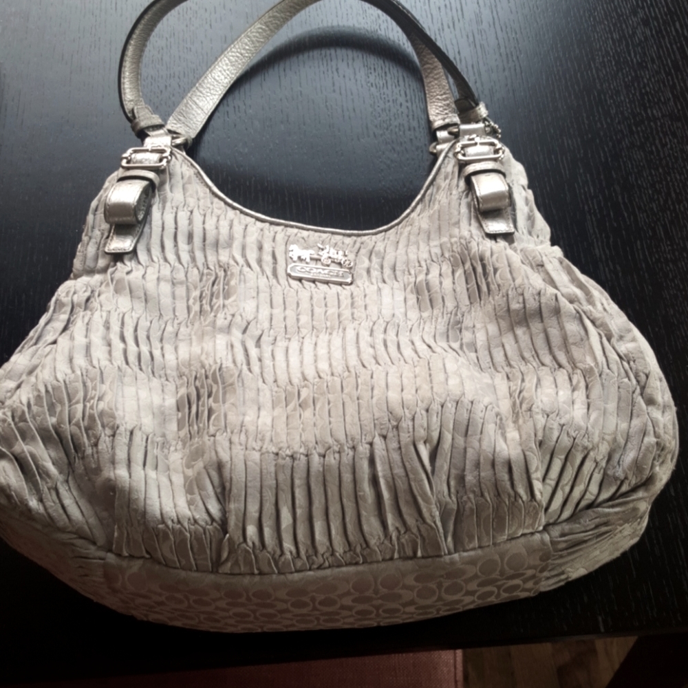 Coach Signature Bag, Fabric Silver/Grey. EUC,Classy, YES